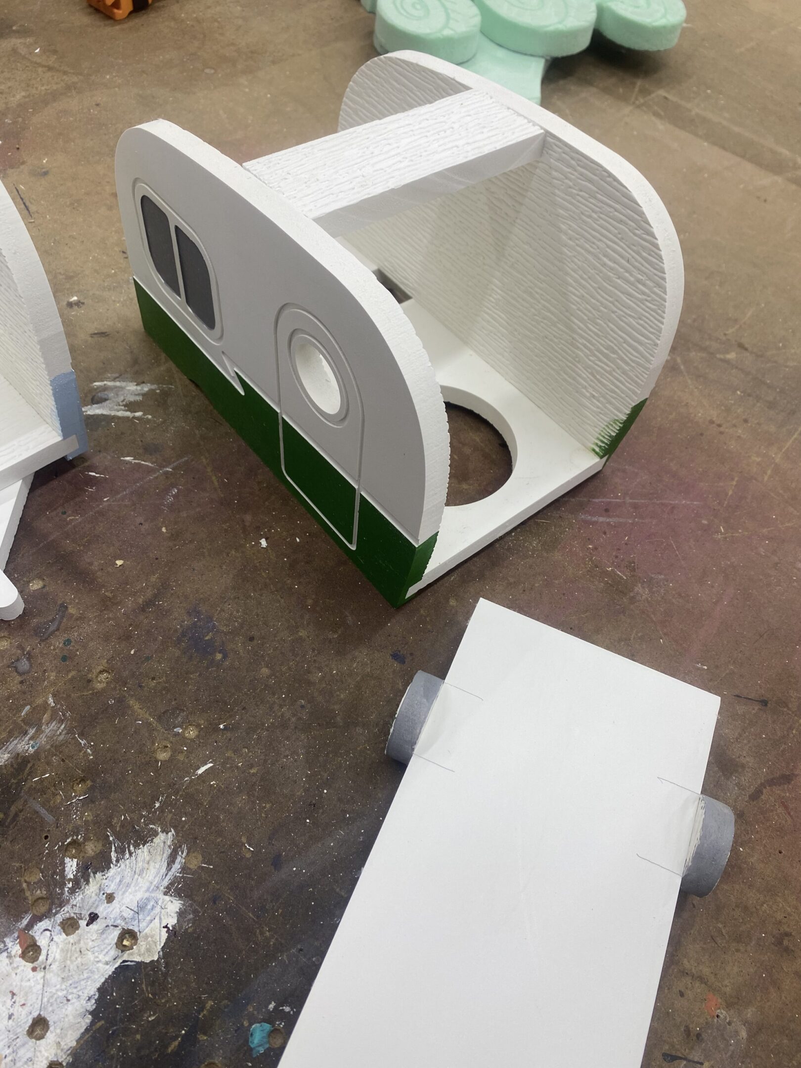 Vintage Style Camper Birdhouse - Image 5